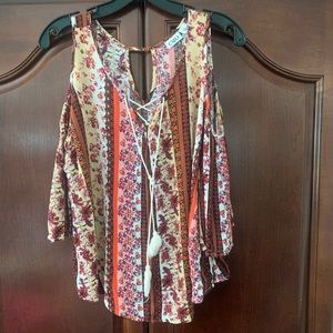 EUC!!!!  Boho chic cold shoulder blouse!!✌🏻
